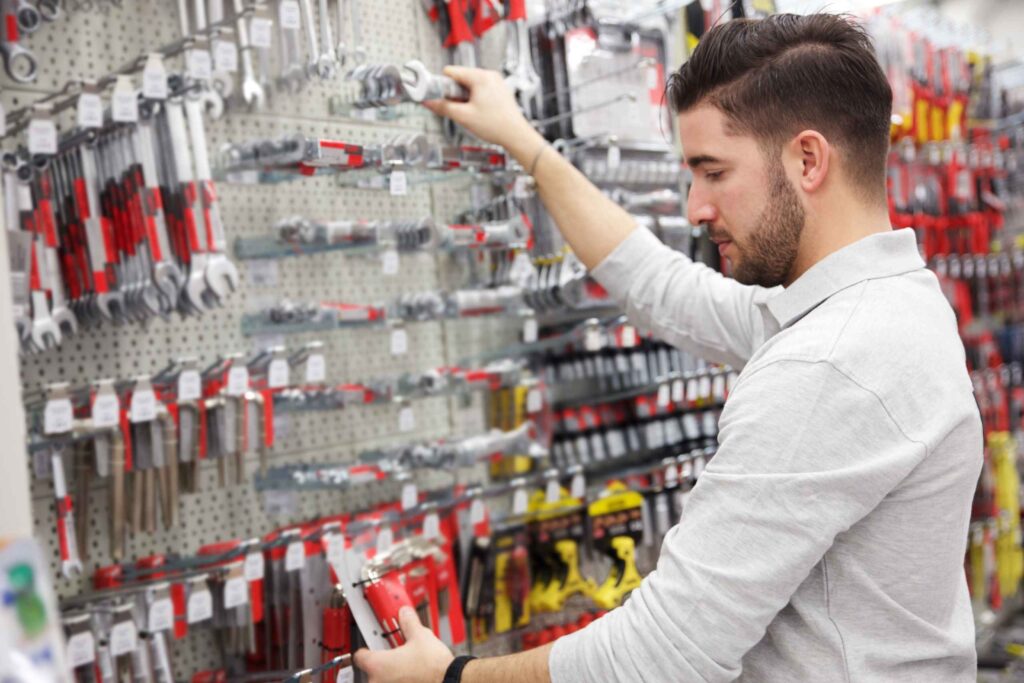 Tuercas y tornillos cómo reparar muebles flojos